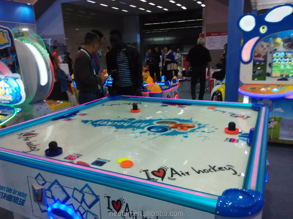 Sport Arcade Machine  - Square Cube Air Hockey