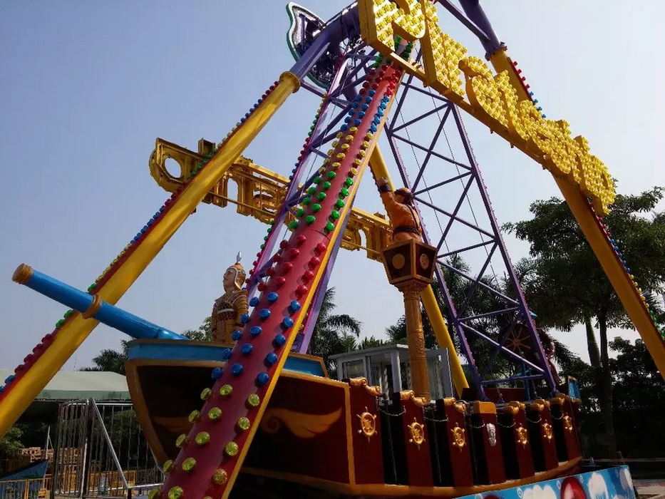 Amusement Park Rides - Amusement Park Thrilling Pirate Ship