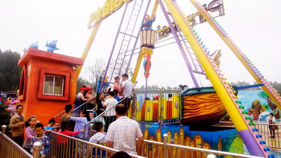 Amusement Park Rides - Pirate Ship Adventure Ride